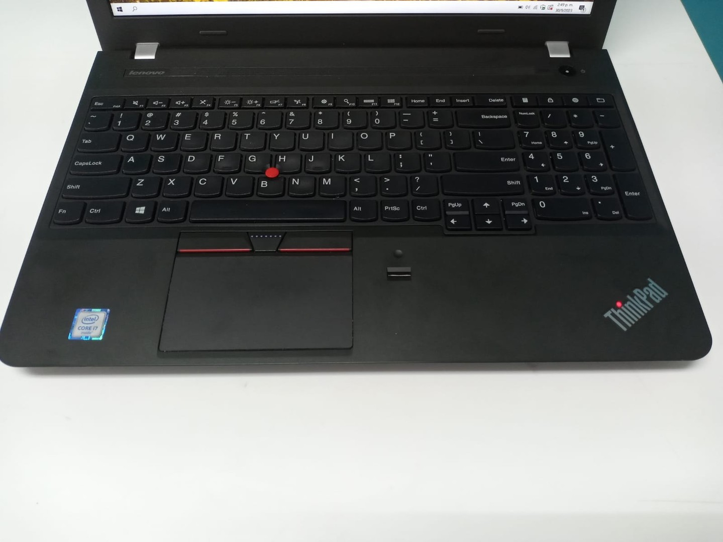 computadoras y laptops - Laptop, Lenovo ThinkPad E560 / 6th Gen, Intel Core i7 / 8GB DDR3 / 256GB SSD 6