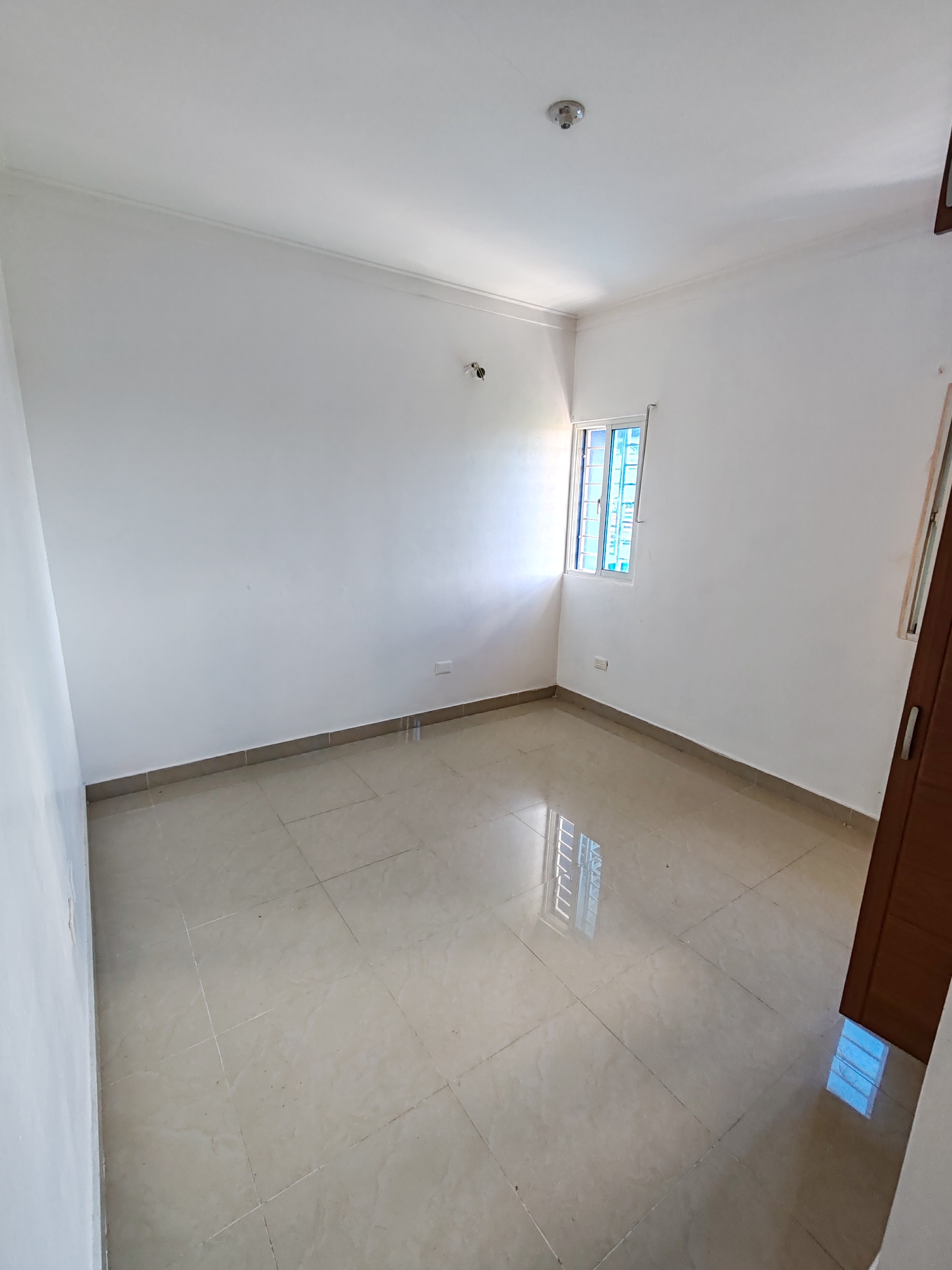 apartamentos - Rento 4to piso Res Reyoli, Aut San Isidro  5