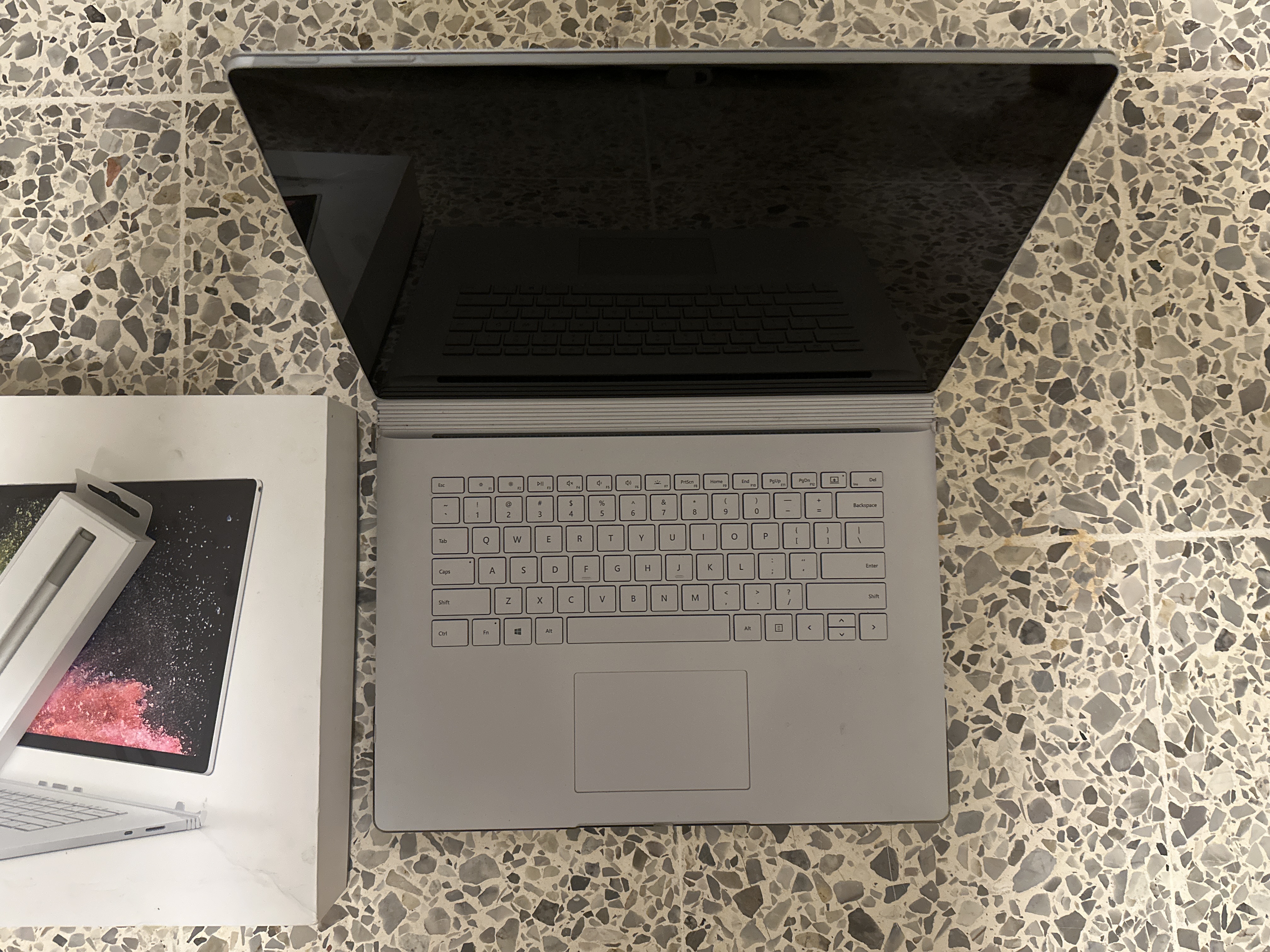 computadoras y laptops - Laptop Microsoft surface book 2 15” incluye Pen $39,000  4