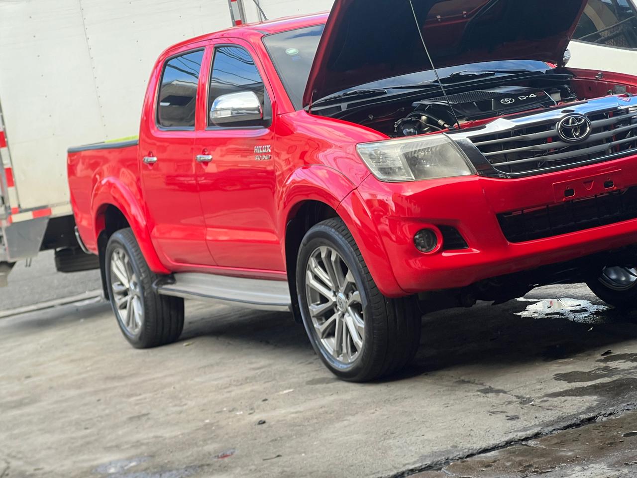 jeepetas y camionetas - Toyota hilux 2014 4