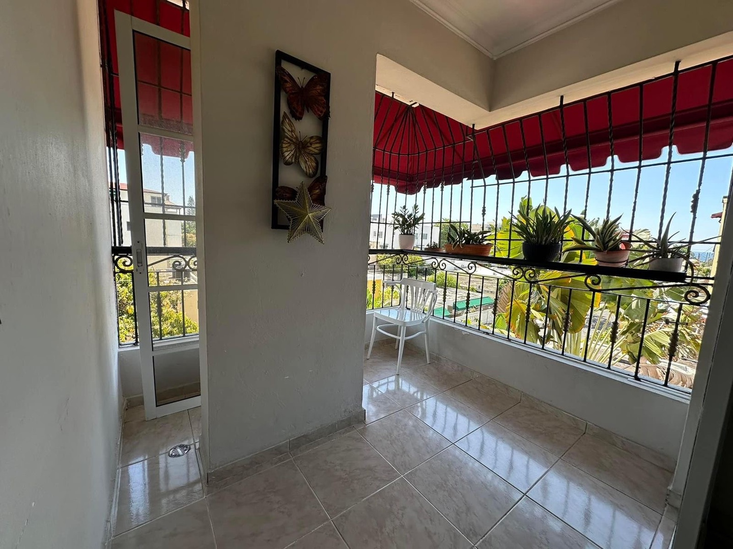 apartamentos - Vendo independencia klm 7 tres hab 2.5 baños dos parqueos techados balcón servic 1