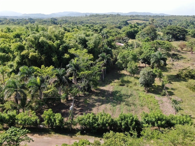 solares y terrenos - Vendo terreno en el km. 22 de La autopista Duarte 
37,800 . Mts.