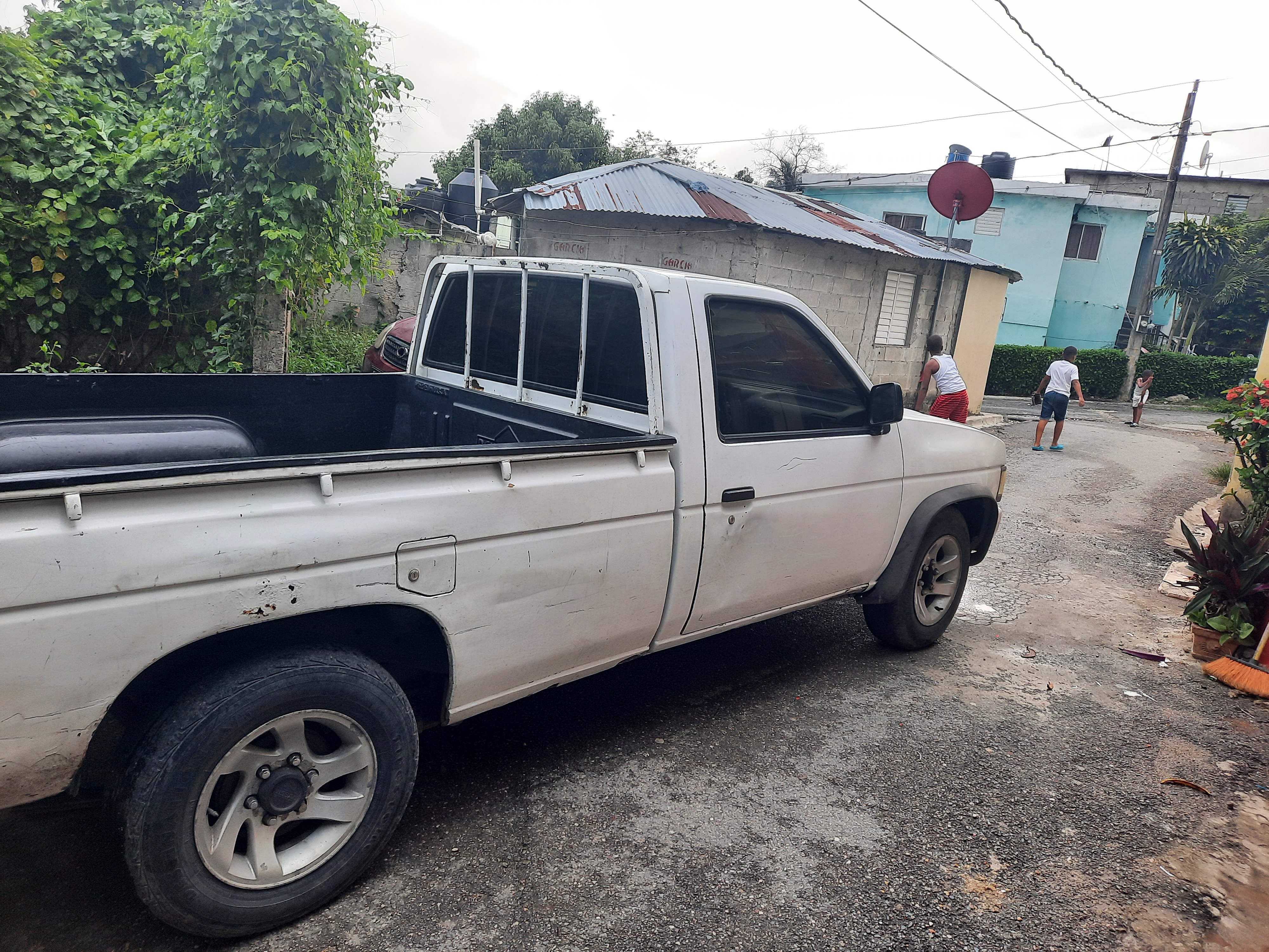 jeepetas y camionetas - 465$ Nissan de trabajo  3