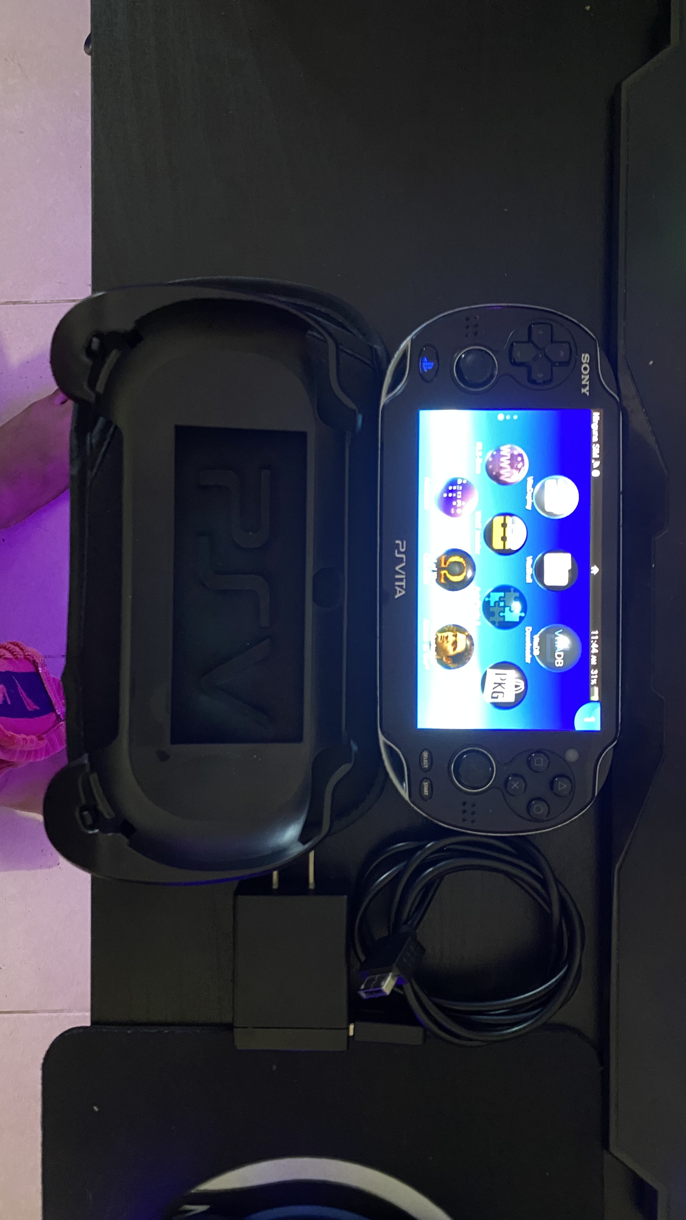 consolas y videojuegos - PsVita Oled hakeada con tienda y juegos 0