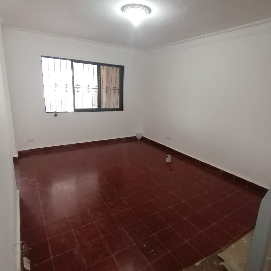 casas - VENDO EN ARROYO HONDO
CASA DE 3 NIVELES EXCELENTE OPORTUNIDAD 7