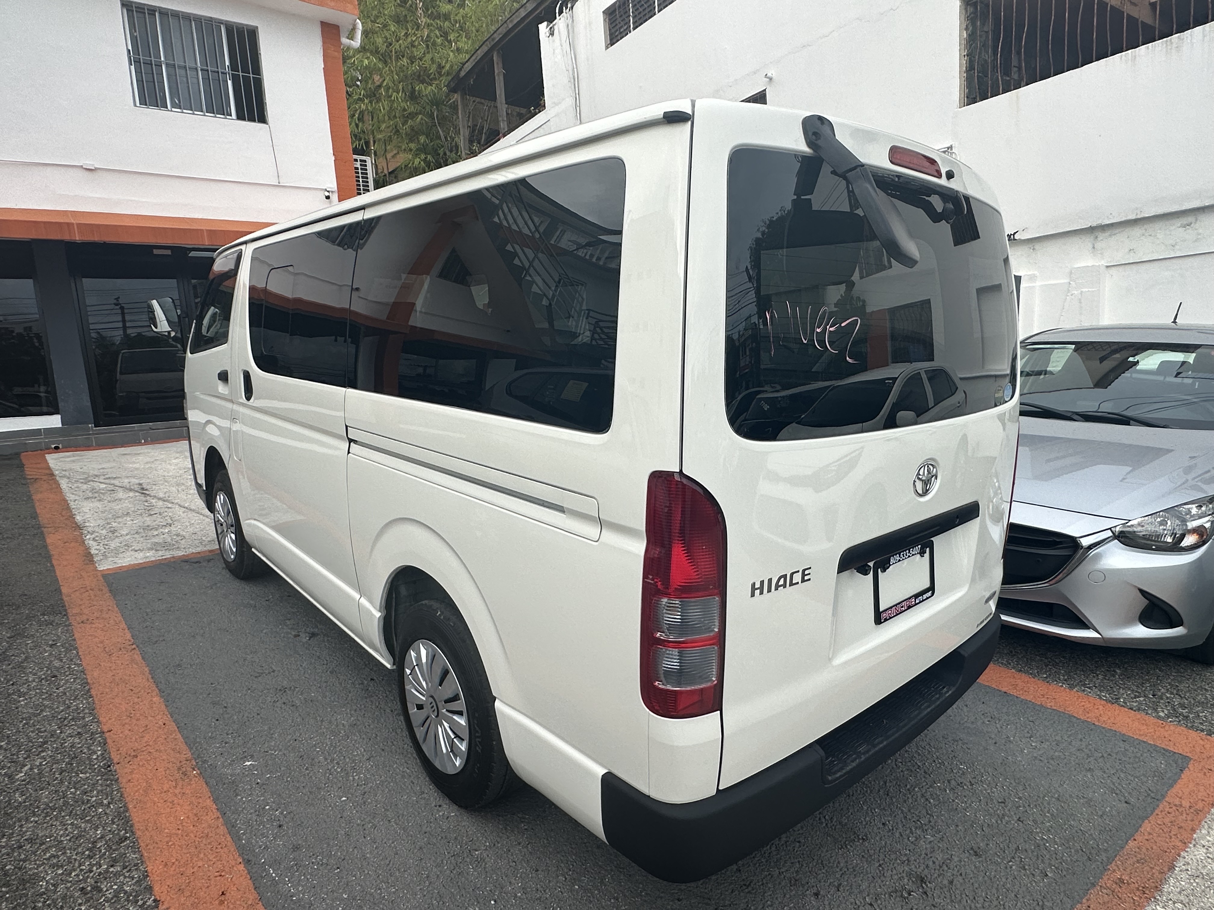 jeepetas y camionetas - Toyota Hiace 2018  4