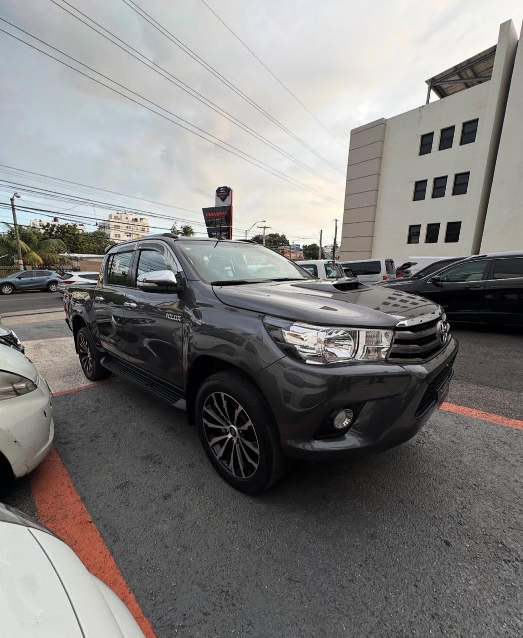 jeepetas y camionetas - Toyota Hilux 2017 2