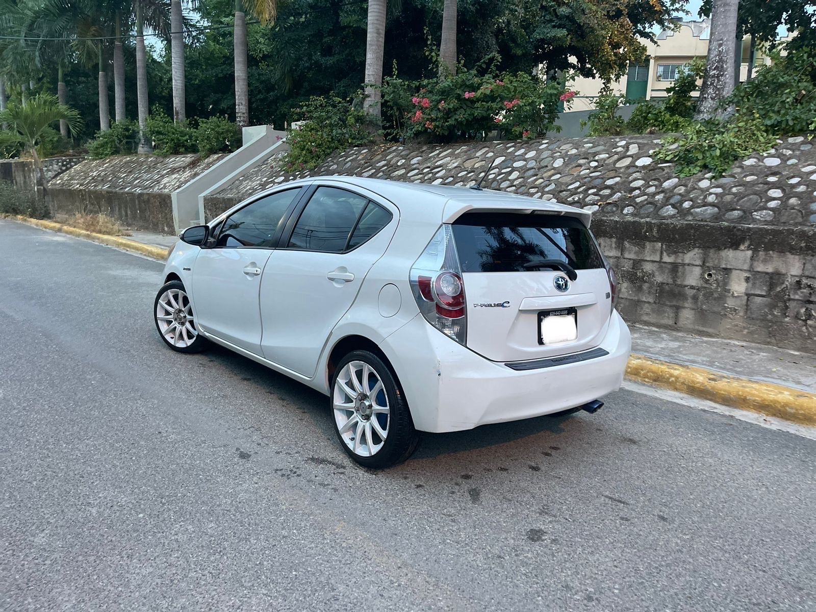 carros - Toyota Prius C 2012 4