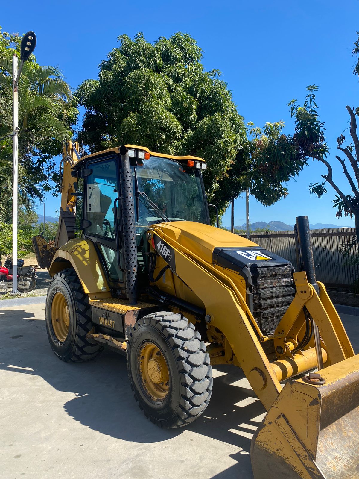 camiones y vehiculos pesados - Vendo Retroexcabadora Caterpillar 416F2 2