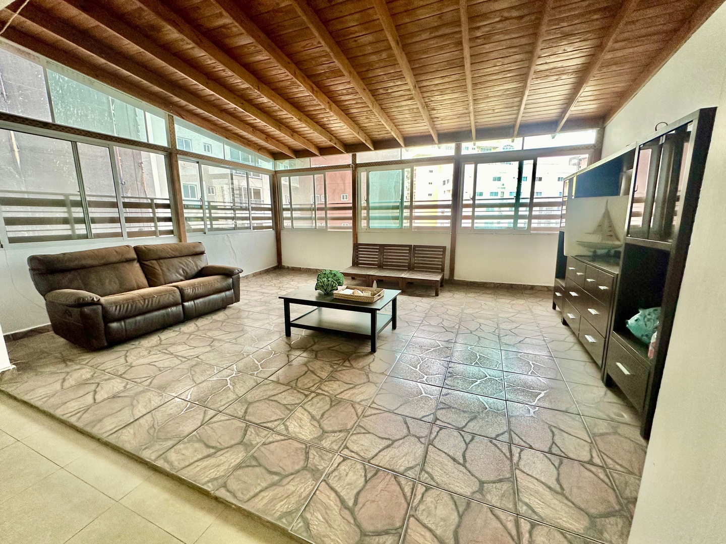 penthouses - Vendo Ph Serralles piso 6 y 7 cuatro hab con su baño balcón terraza techada dos 