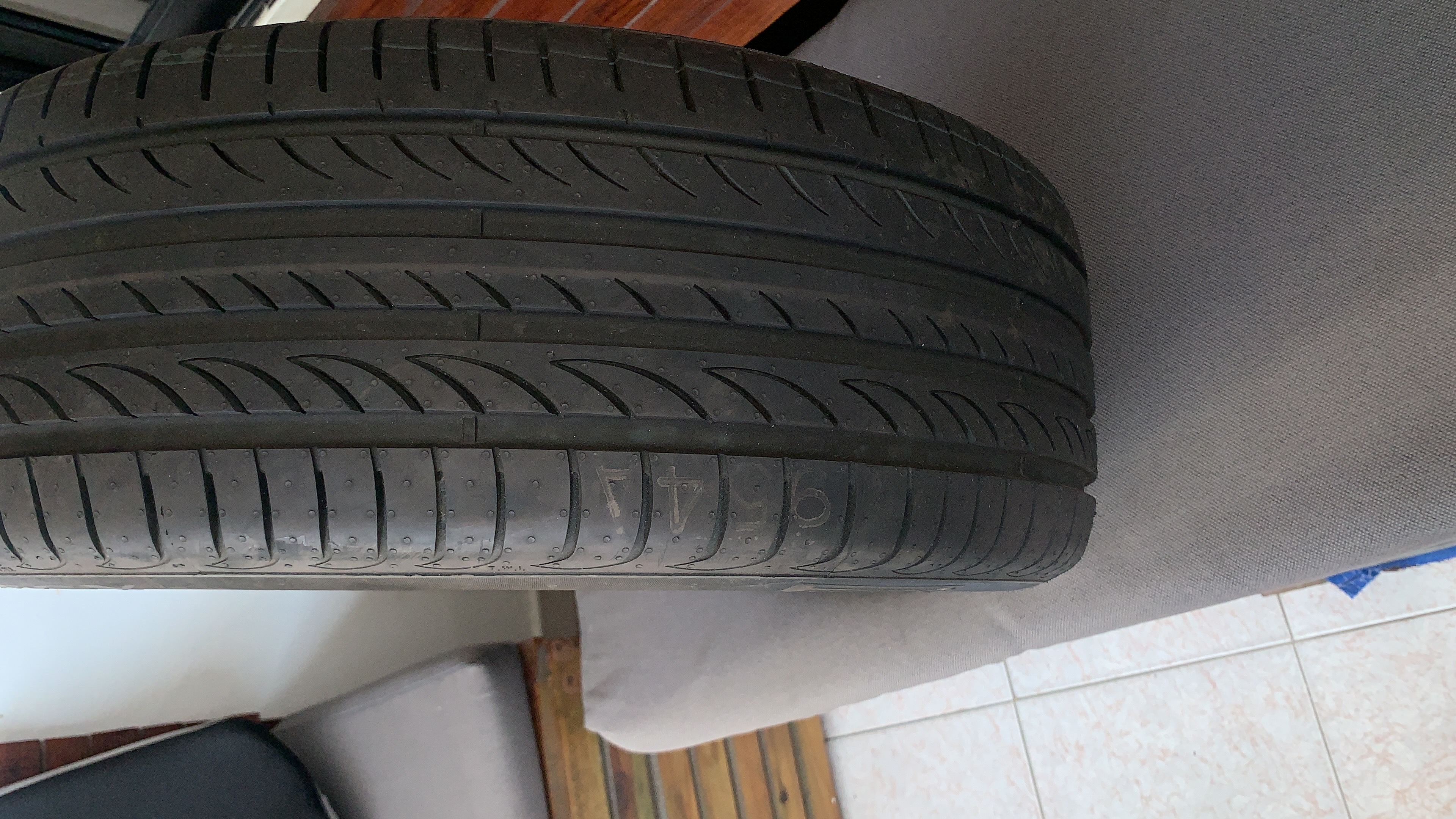 repuestos - venta de 2 gomas Kia k5   2