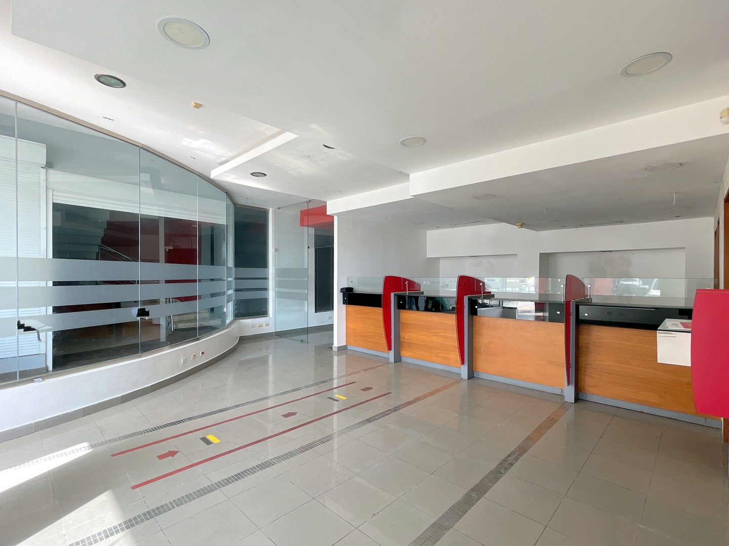 oficinas y locales comerciales - Local comercial 110m2 1er nivel Alma Rosa l 7