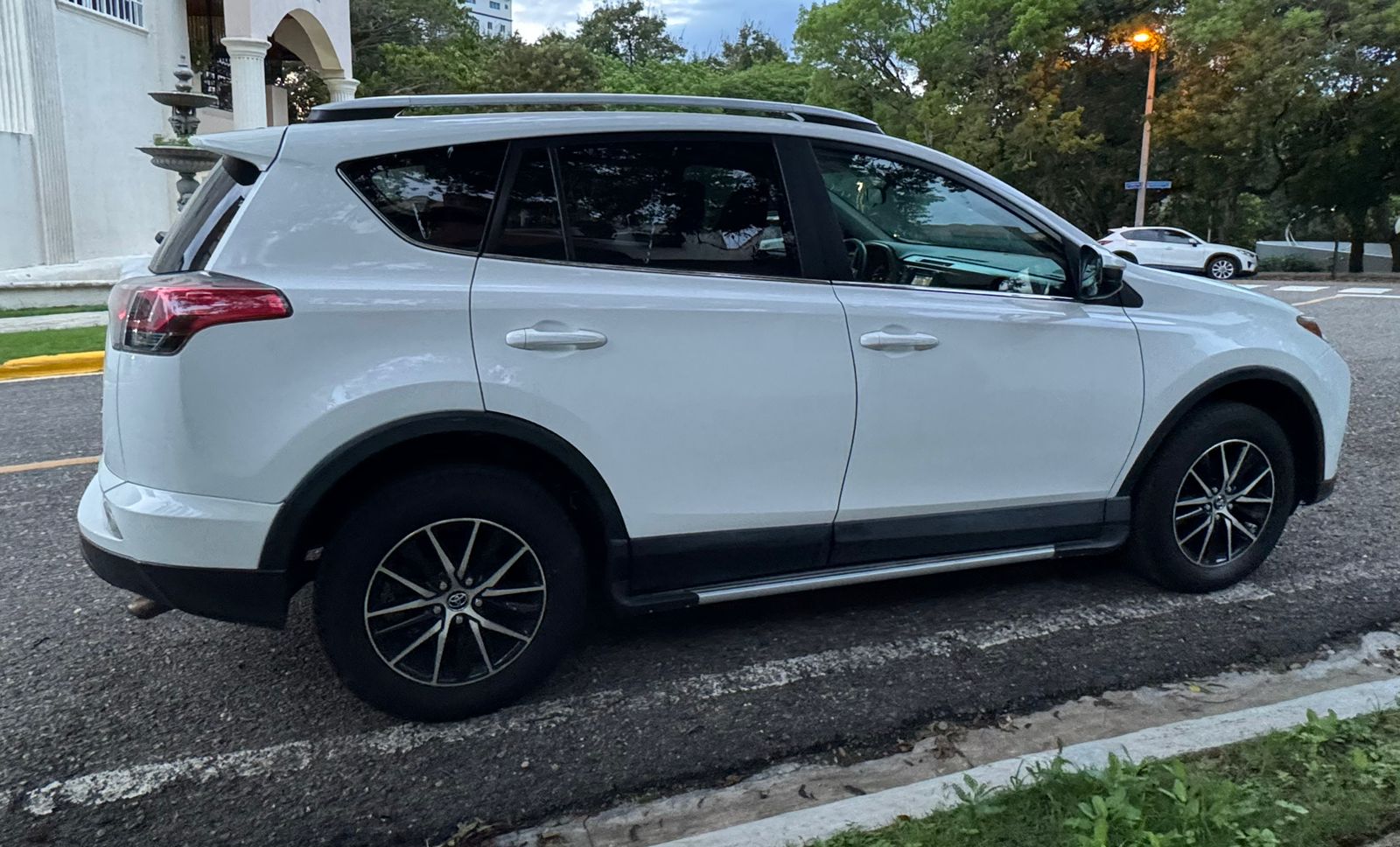 jeepetas y camionetas - Toyota rav4 2018  4