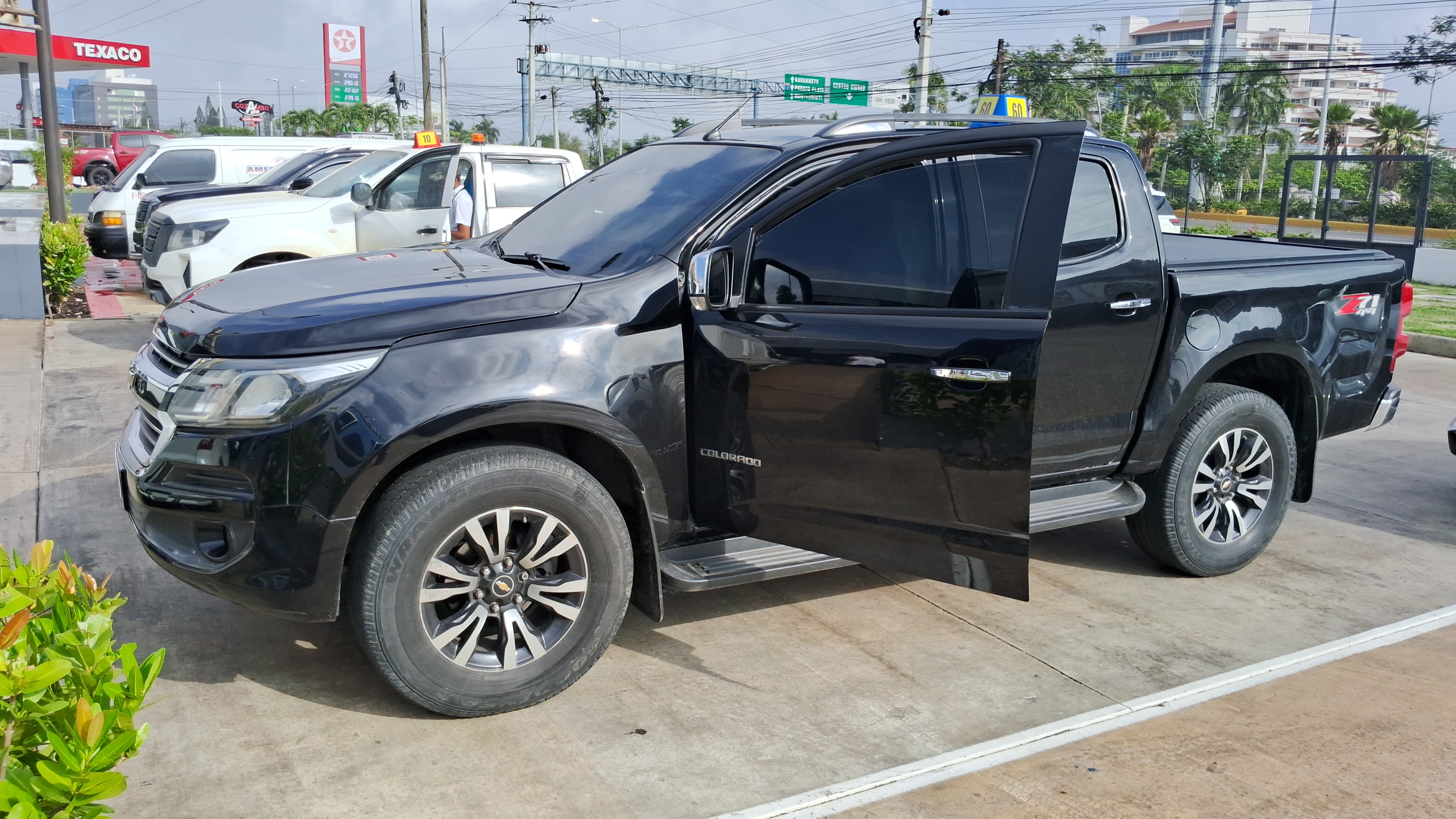 jeepetas y camionetas - Chevrolet Colorado Z71 2019 Diésel en Moca Villa E 2