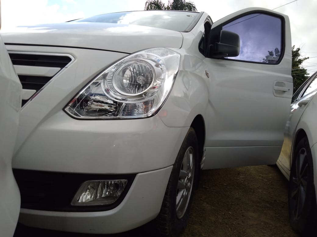 jeepetas y camionetas - HYUNDAI GRAND STAREX 2018 BLANCO