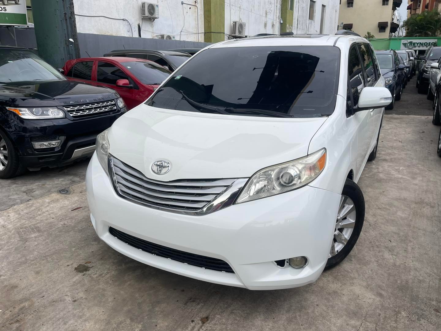 jeepetas y camionetas - TOYOTA SIENNA LIMETED 2015