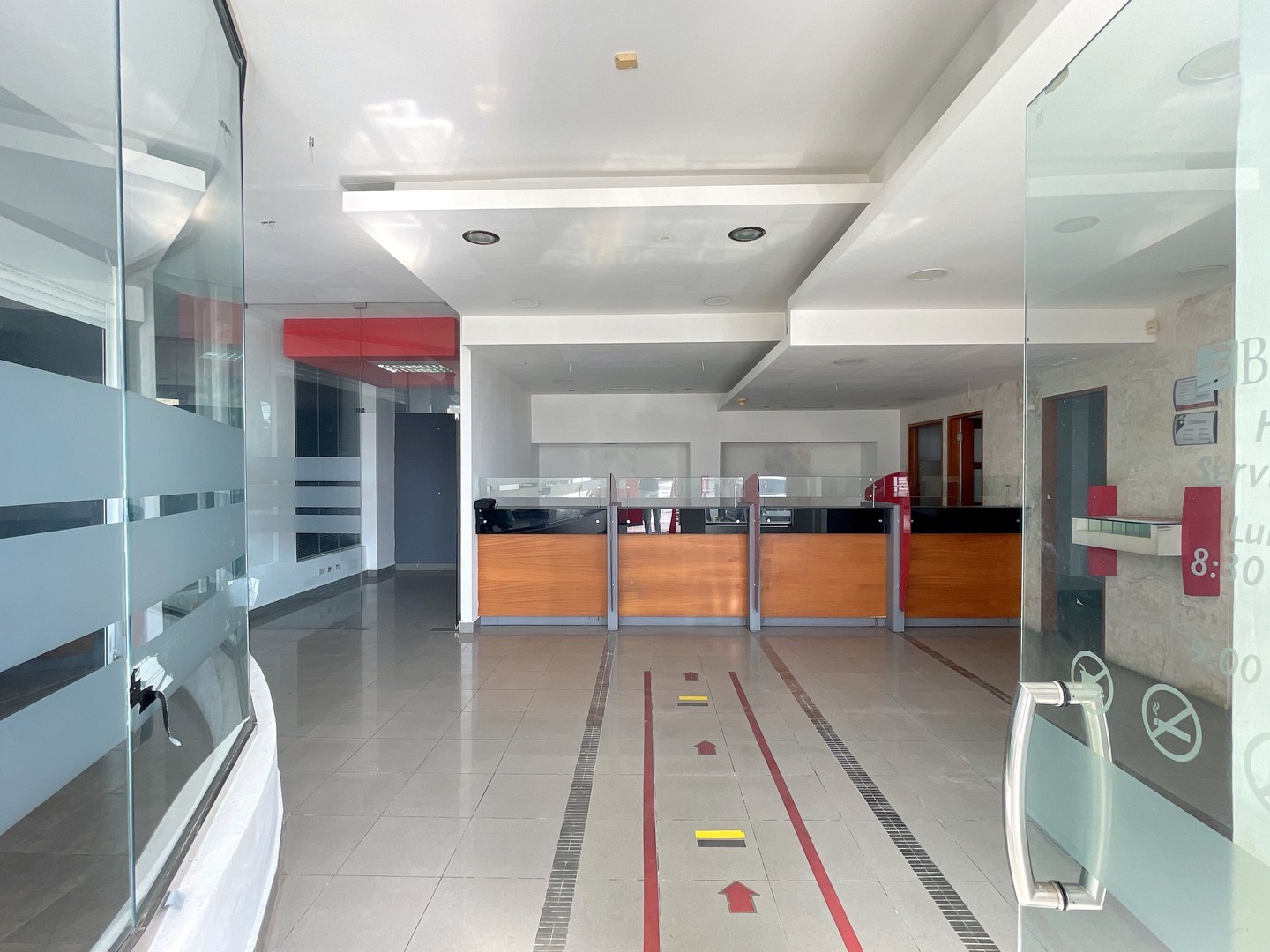 oficinas y locales comerciales - Local comercial 110m2 1er nivel Alma Rosa l 8