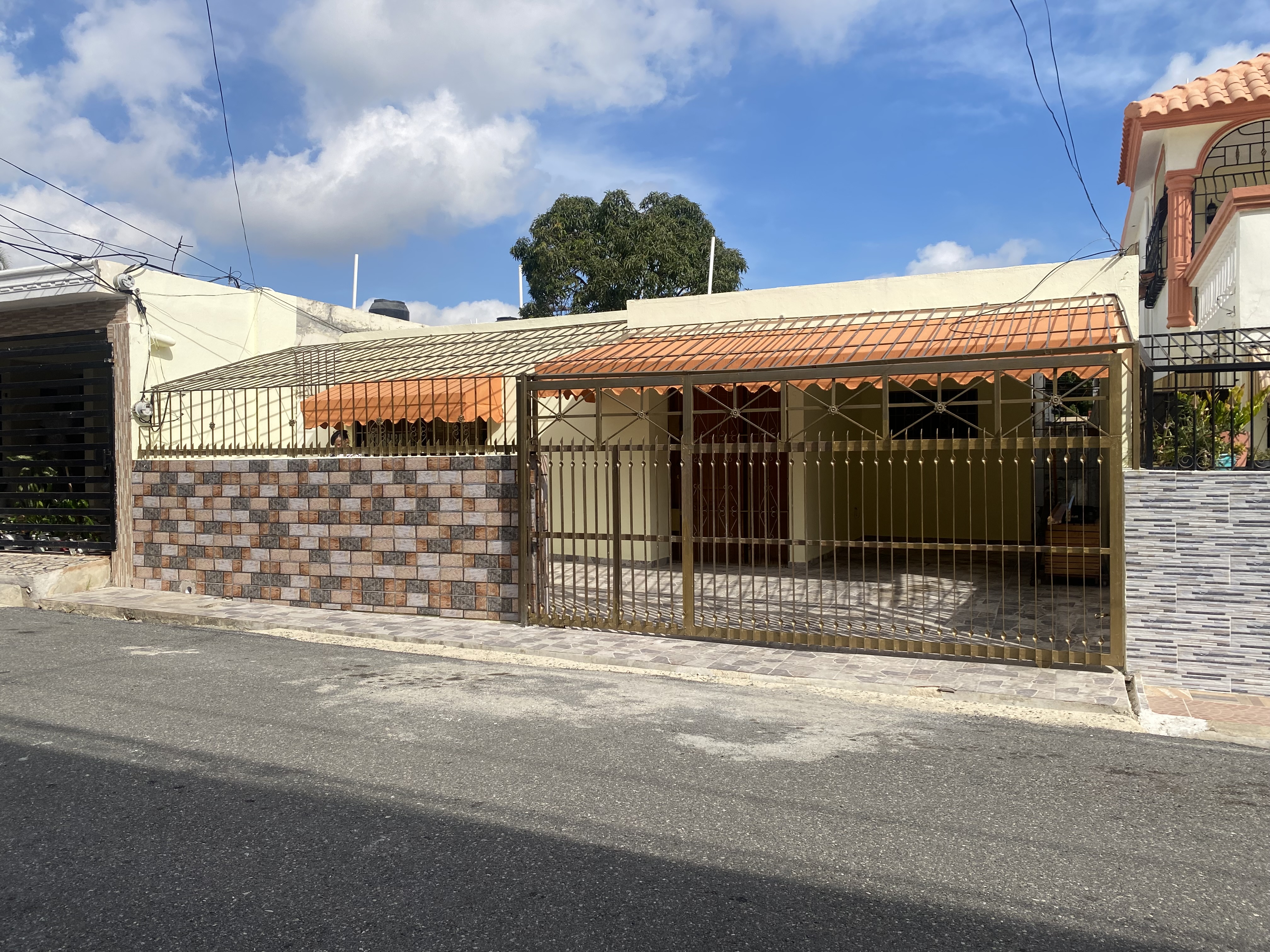 casas - Se alquila casa en Alma Rosa segunda 