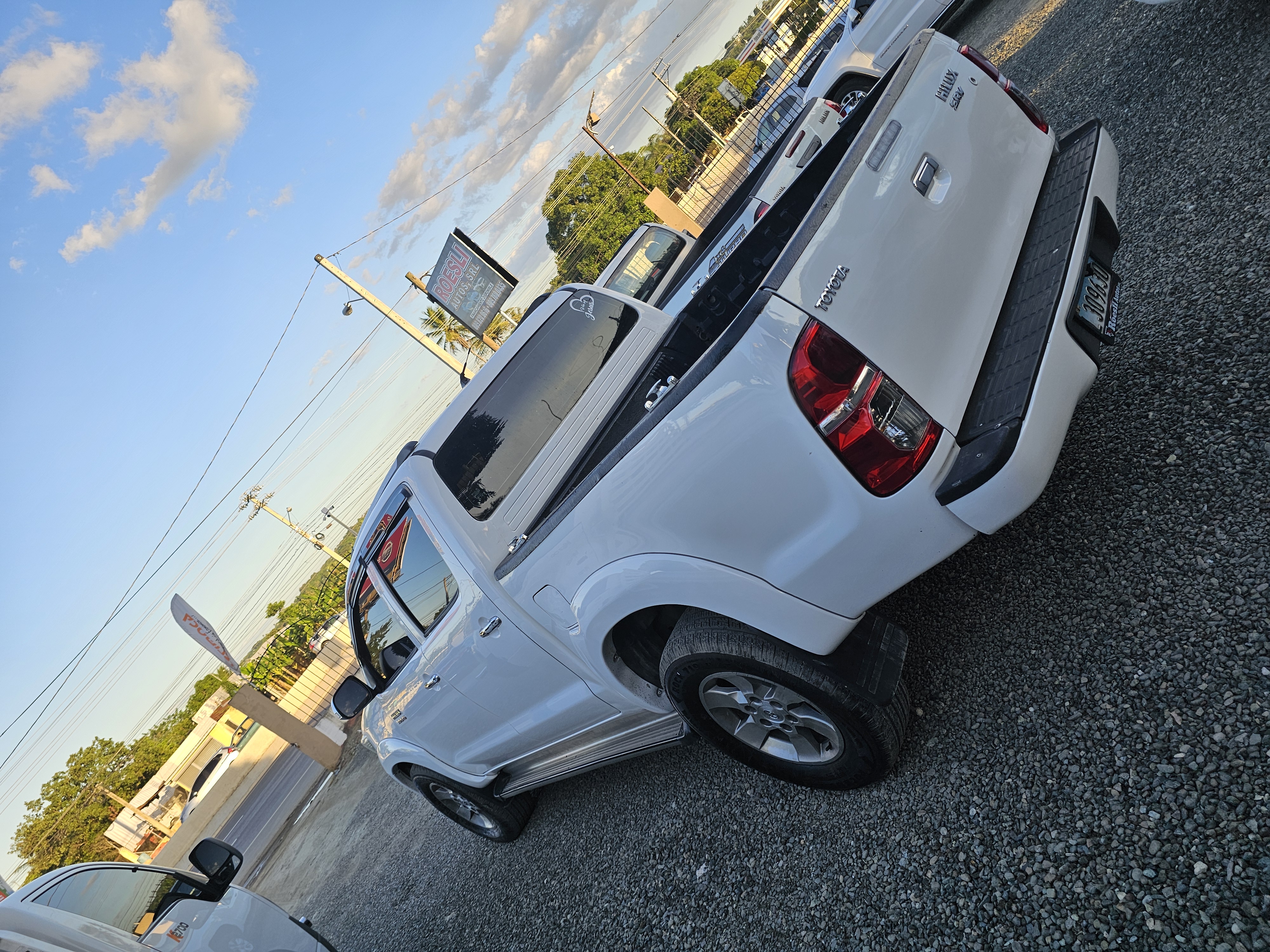 jeepetas y camionetas - Toyota hilux srv 2013 2