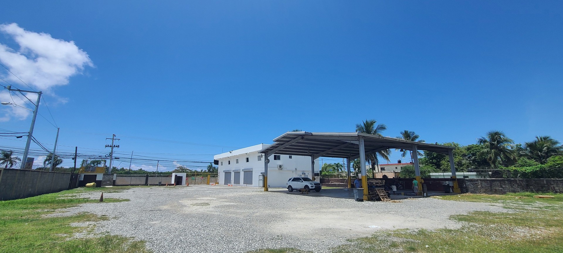 oficinas y locales comerciales - Local comercial en venta y alquiler en La Caleta, Boca Chica de 690m2 5