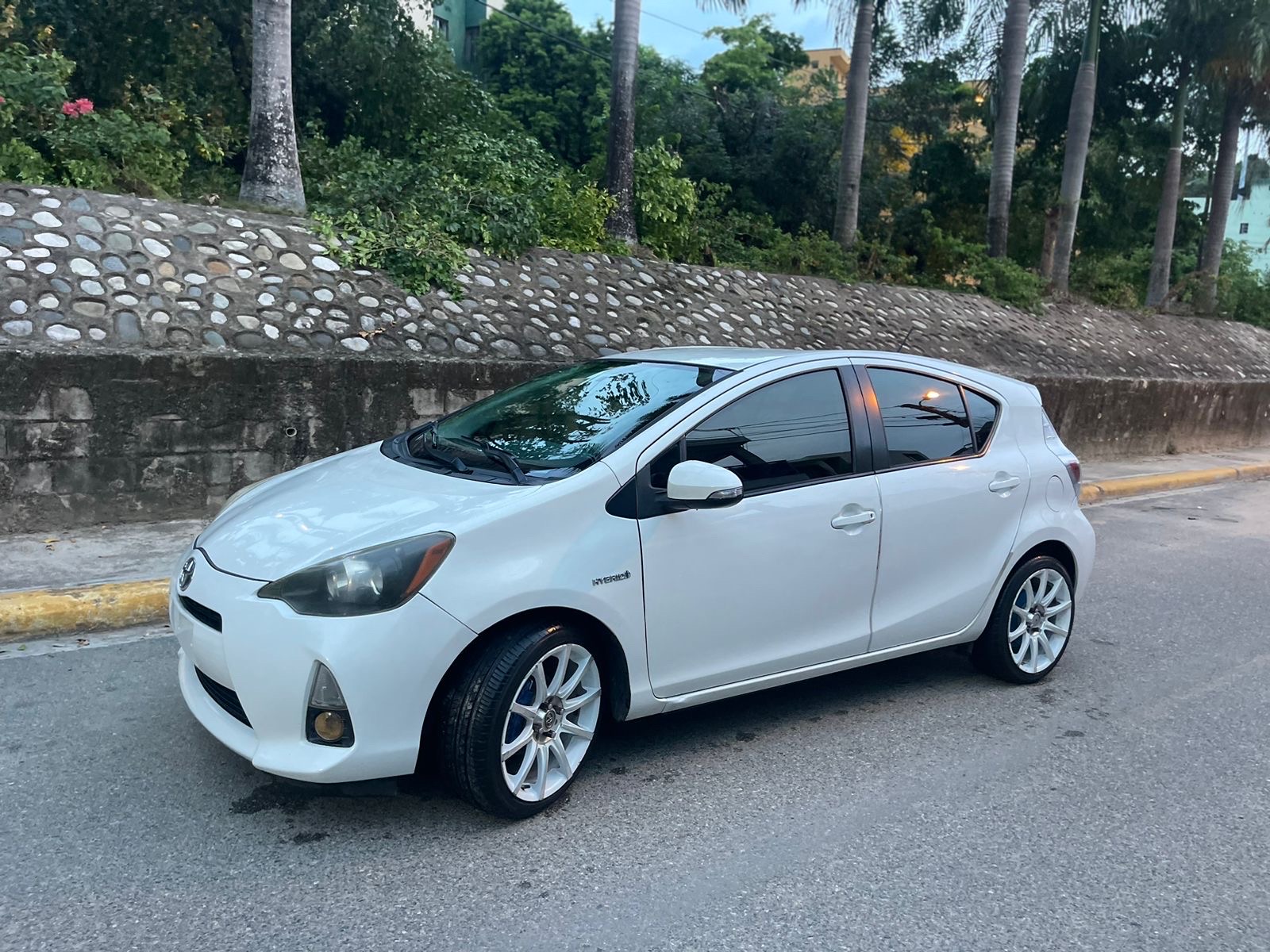 carros - Toyota Prius C 2012 7