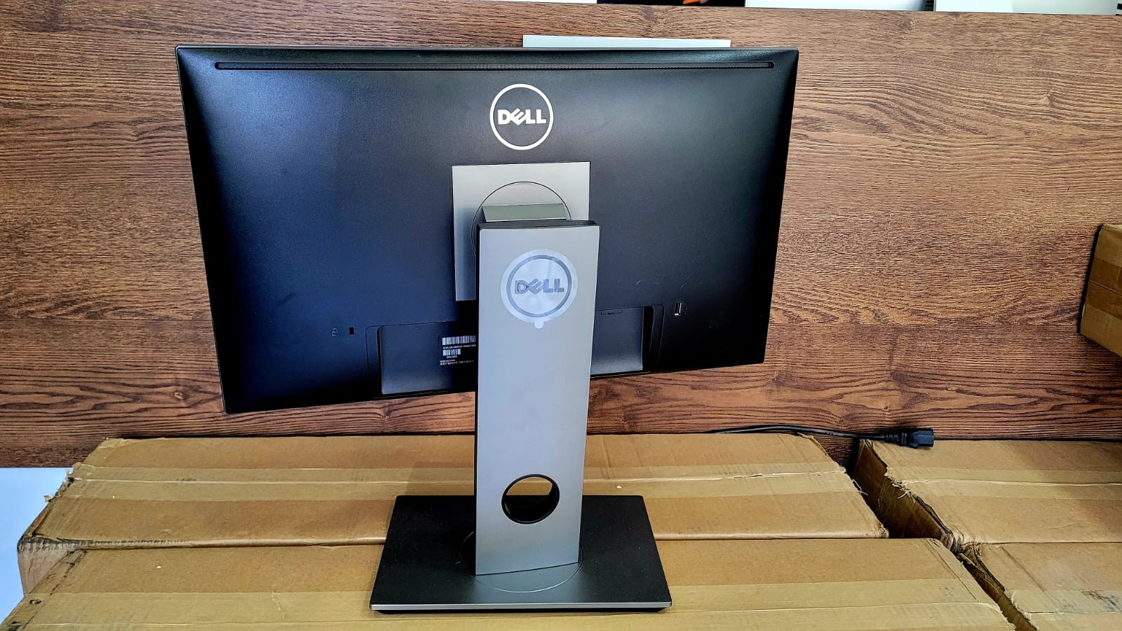 computadoras y laptops - MONITOR DELL SIN BORDE ULTRASHARP PANTALLA LED 24 PLG 2