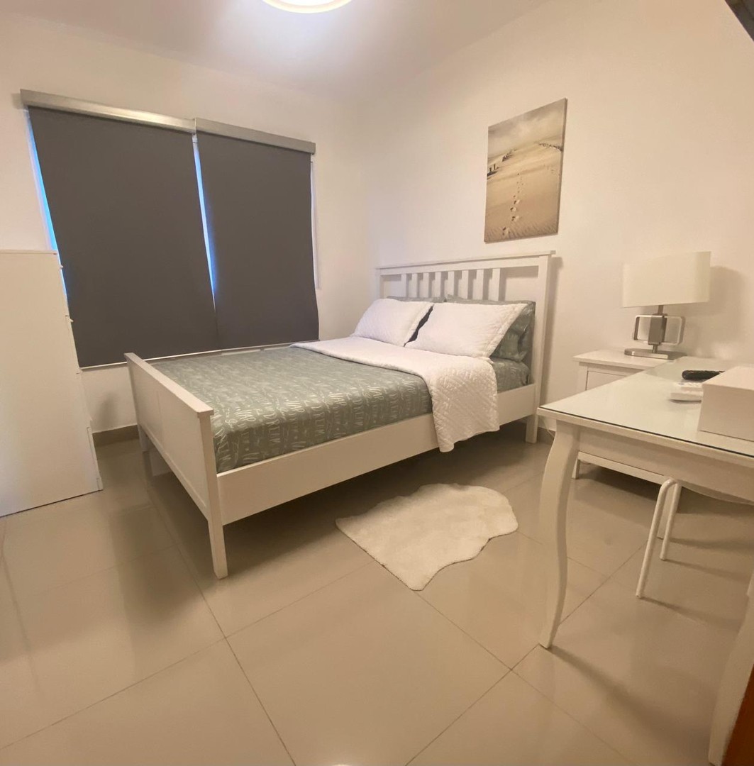 apartamentos - EN VENTA BUEN  APARTAMENTO MUEBLADO EN EL SECTOR DEL QUISQUEYA. TERCER PISO 


� 4