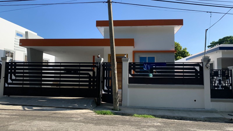 casas - Casa  funcional con buena ubicación y construcción de primera con piscina 1