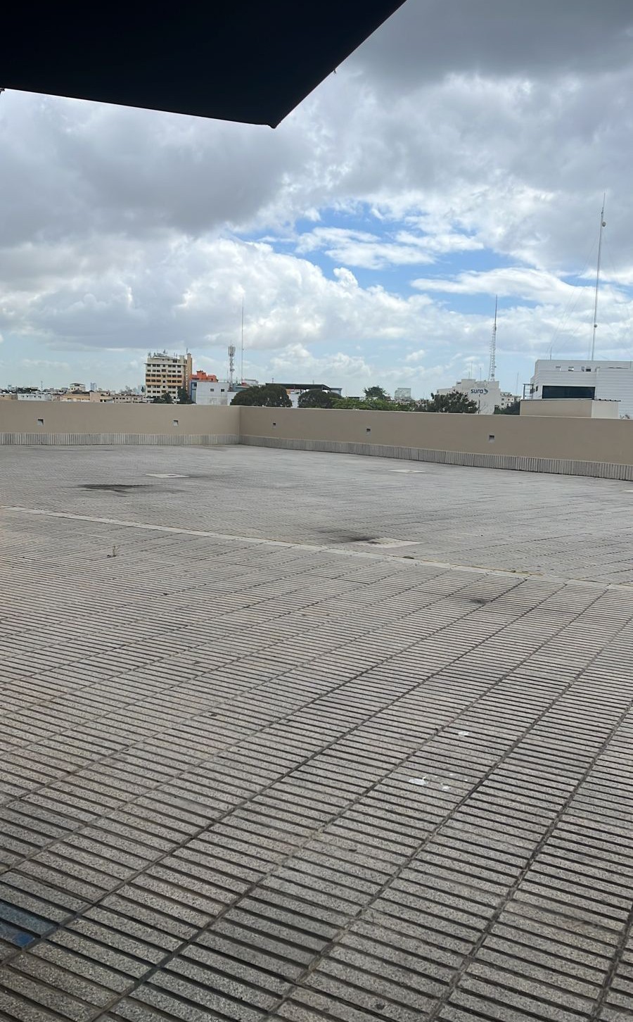 oficinas y locales comerciales - Vendo Sambil local de 42 mts mas 360 mts terraza ideal para Roof Topp