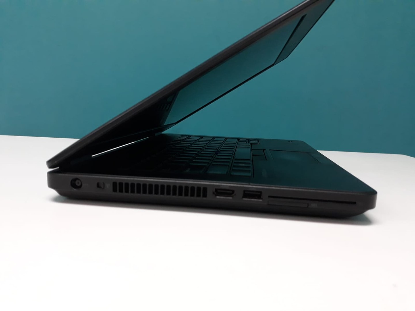 computadoras y laptops - Laptop, Dell Latitude E5440 / 4th Gen, Intel Core i7 / 8GB DDR4 / 128GB SSD 9