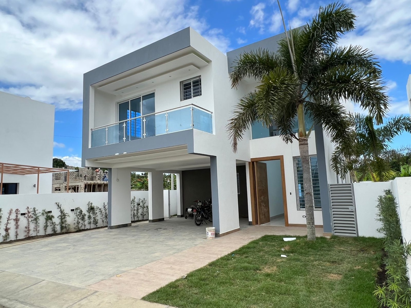 casas - Casa con Patio en Proyecto Cerrado de Gurabo