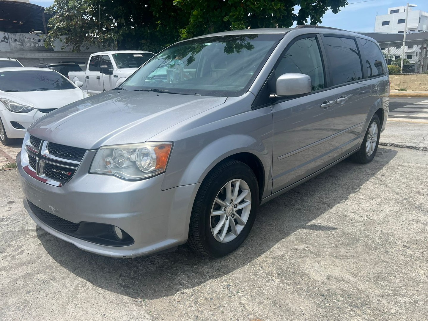 jeepetas y camionetas - Dodge caravan SXT 2015 0