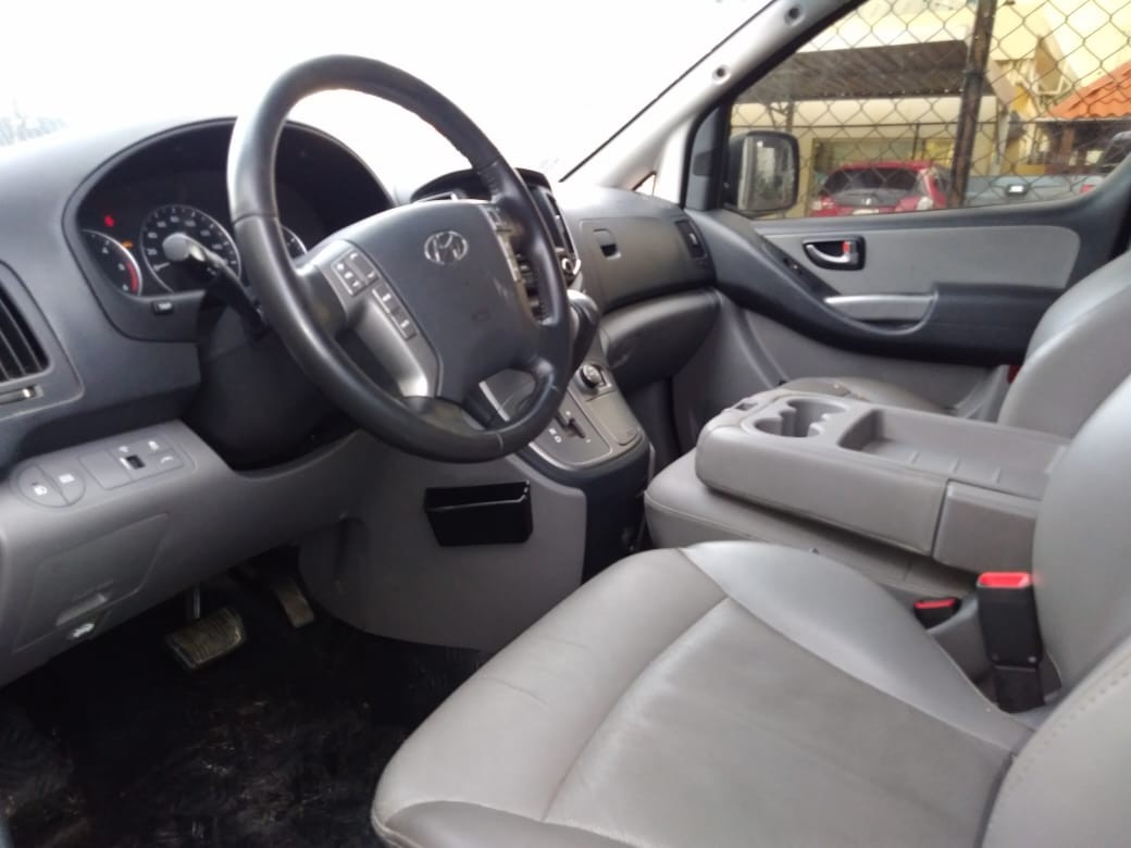 jeepetas y camionetas - HYUNDAI GRAND STAREX 2018 GRISDESDE: RD$1,300.100 4