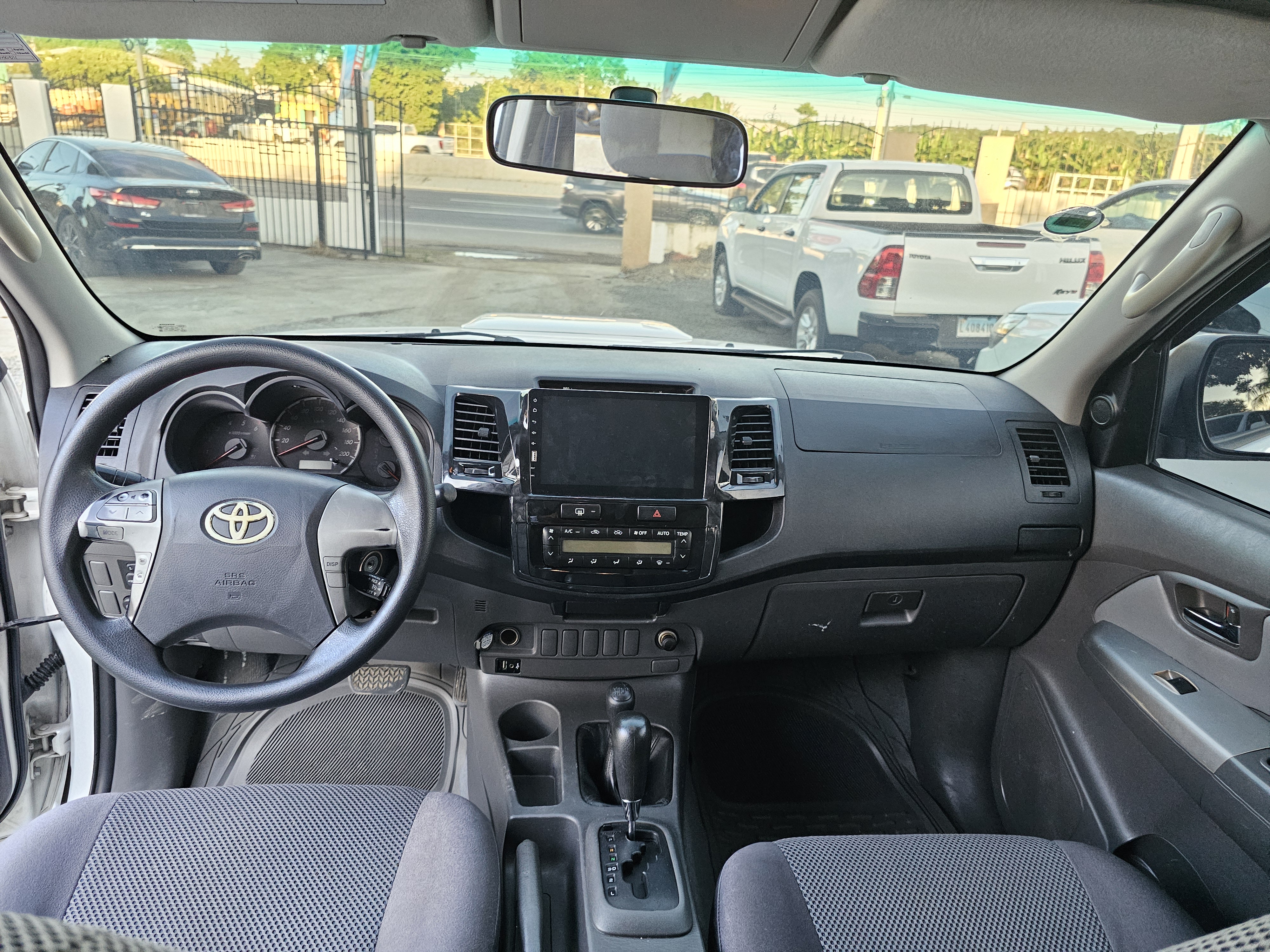 jeepetas y camionetas - Toyota hilux srv 2013 4