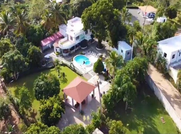 casas vacacionales y villas - Vendo villa amueblada! Con piscina En pedro Brant, Santo Domingo Oeste 3,783mts