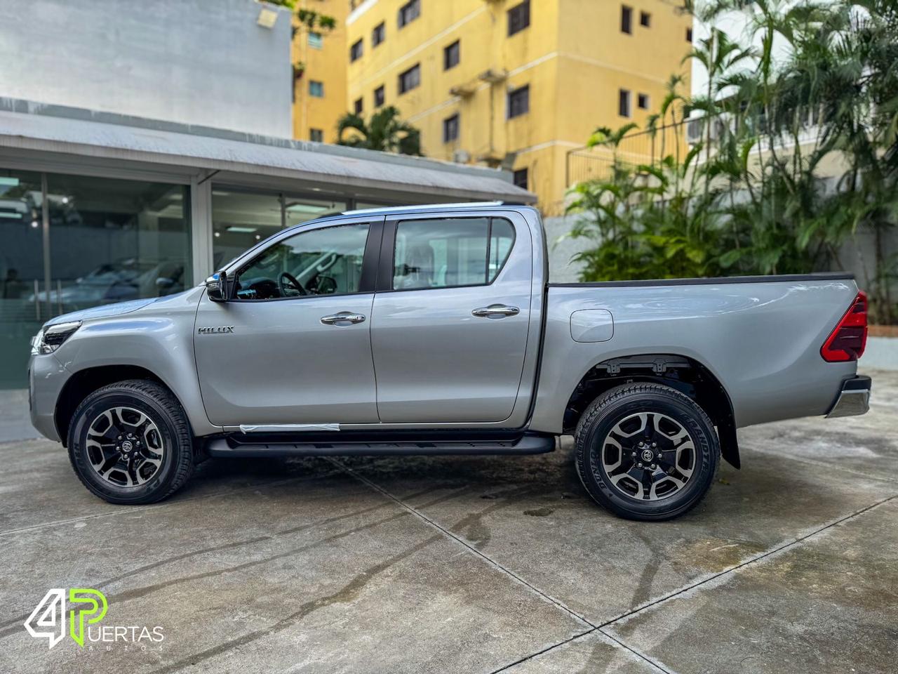 jeepetas y camionetas - TOYOTA HILUX 4X4 1