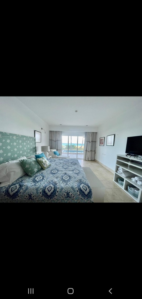 casas vacacionales y villas - Hermoso apartamento Frente  la Playa Cap Cana 2