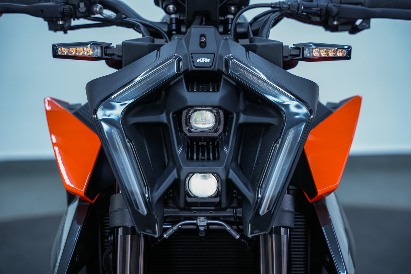 motores y pasolas - KTM 990 DUKE 2024 9