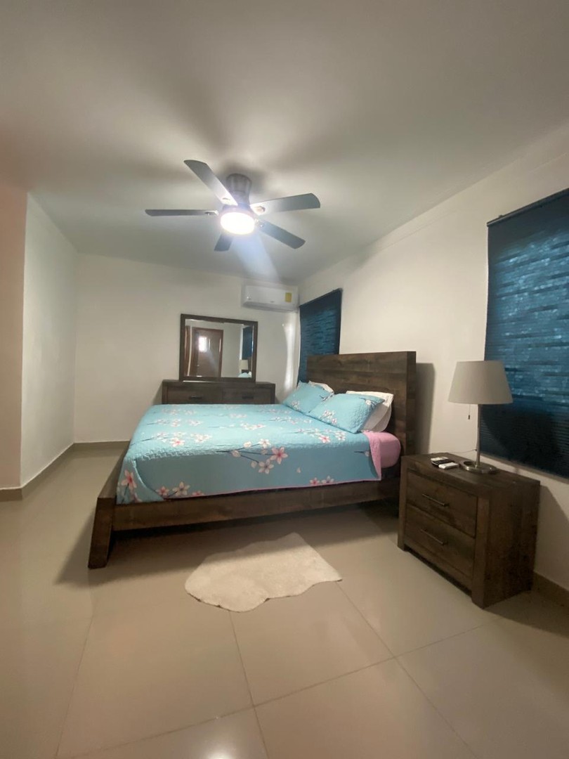 apartamentos - EN VENTA BUEN  APARTAMENTO MUEBLADO EN EL SECTOR DEL QUISQUEYA. TERCER PISO 


� 5