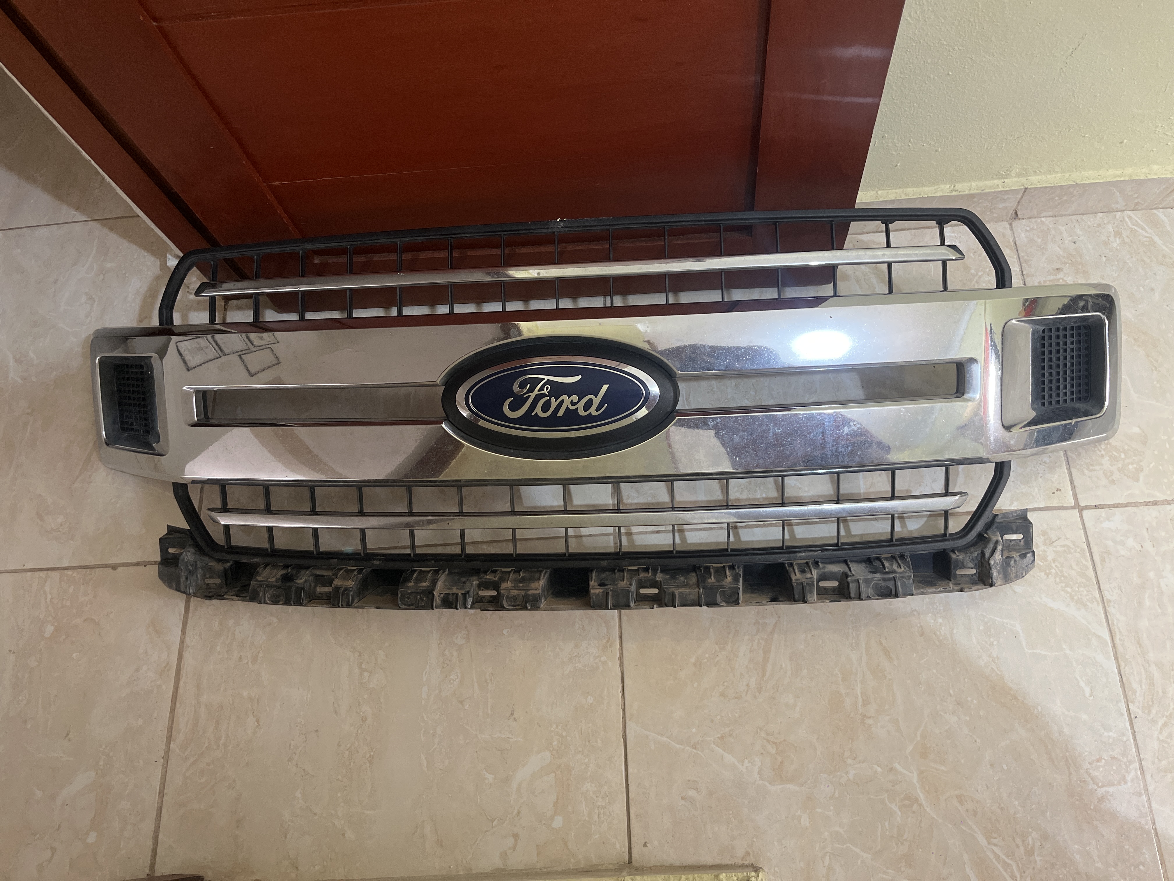 repuestos - Parrilla delantera de Ford F150  2