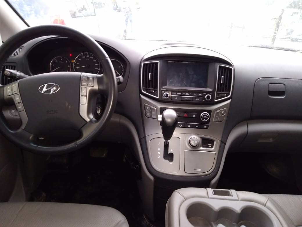 jeepetas y camionetas - HYUNDAI GRAND STAREX 2018 GRISDESDE: RD$1,300.100 5