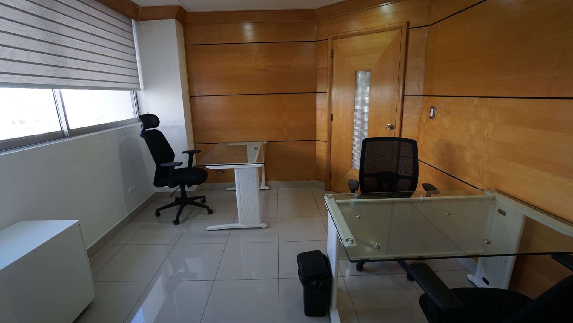 oficinas y locales comerciales - Naco semi amueblada oficina 94m2 1 parqeuo 