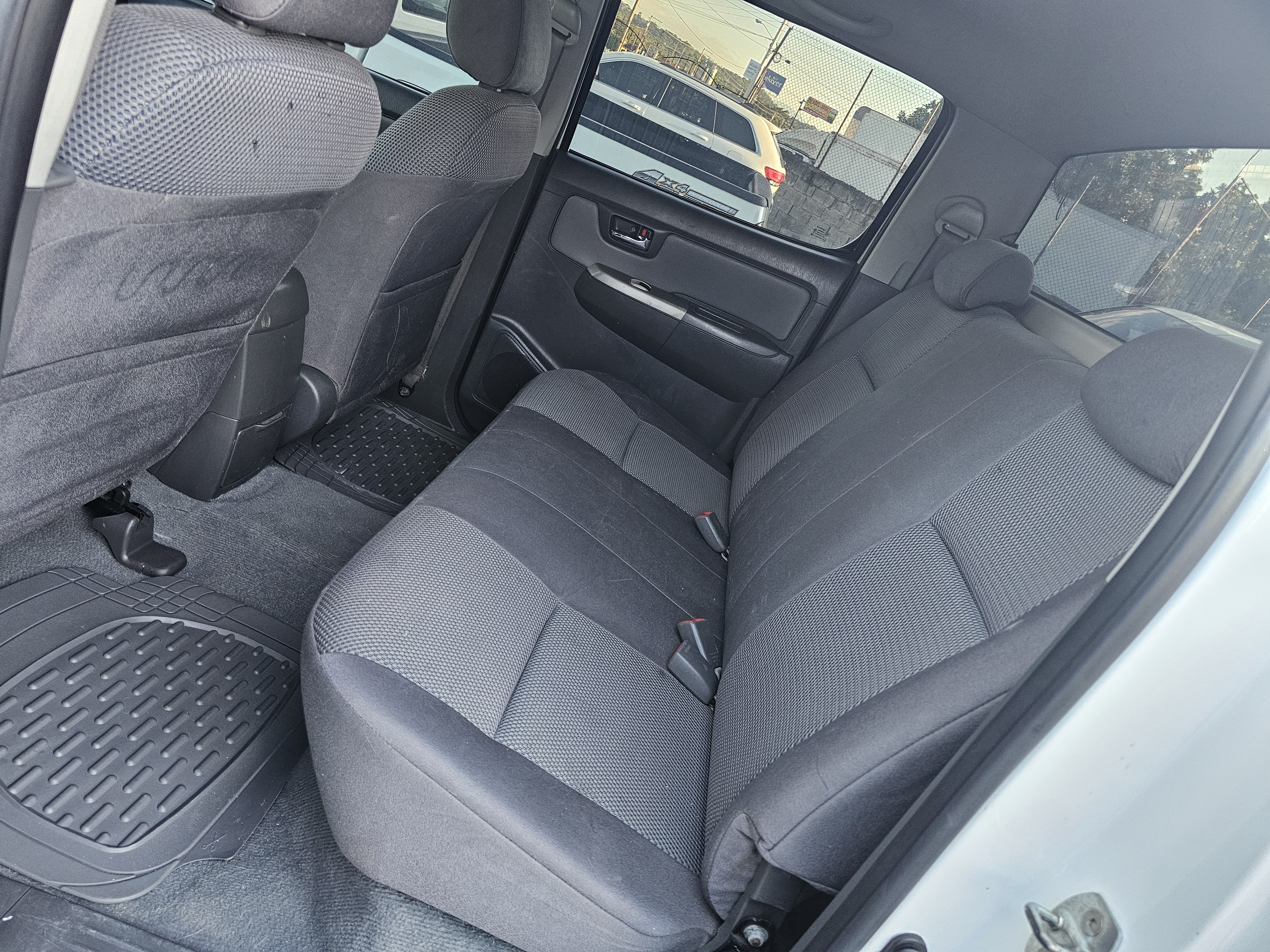 jeepetas y camionetas - Toyota hilux srv 2013 5