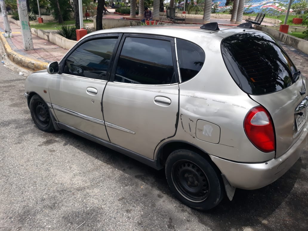 carros - TOYOTA DUET 2002   $145,000  1