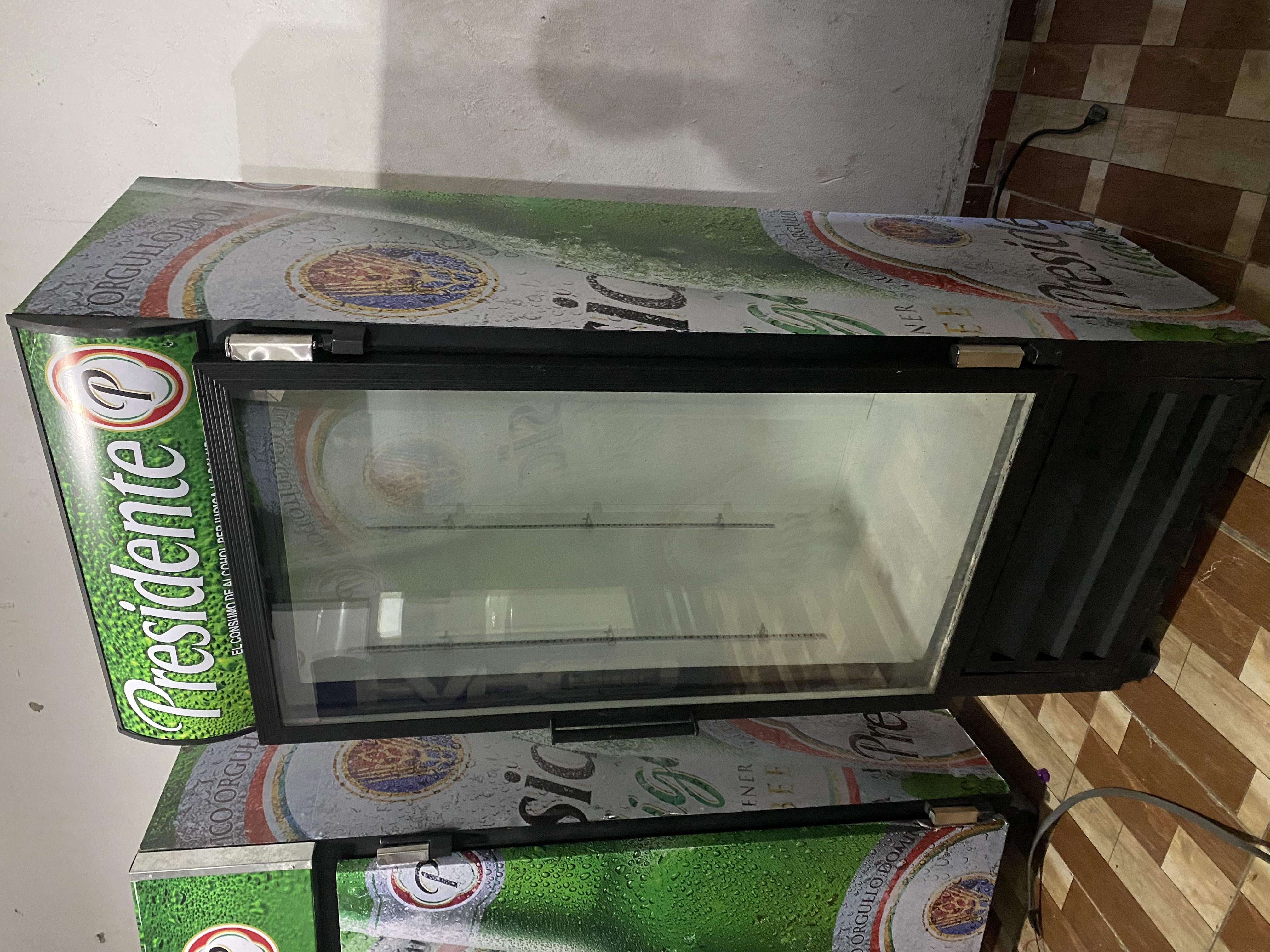 equipos profesionales - Exhibidores y freezer cervecero  3