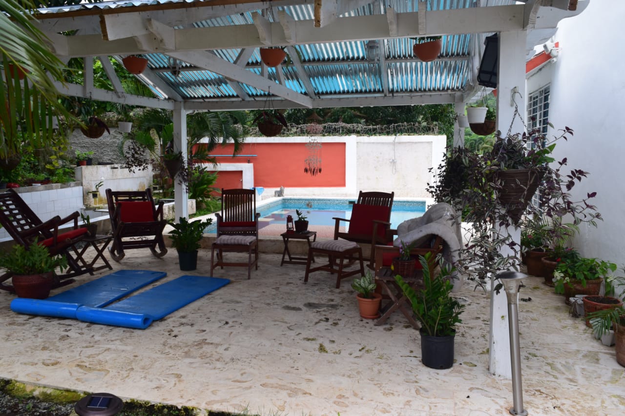 casas vacacionales y villas - VILLA DE LUJO,  AMUEBLADA, 2 NIVELES, EN LA MONTAÑA DE  ANAMUYA, HIGUEY, 800 Mts 8