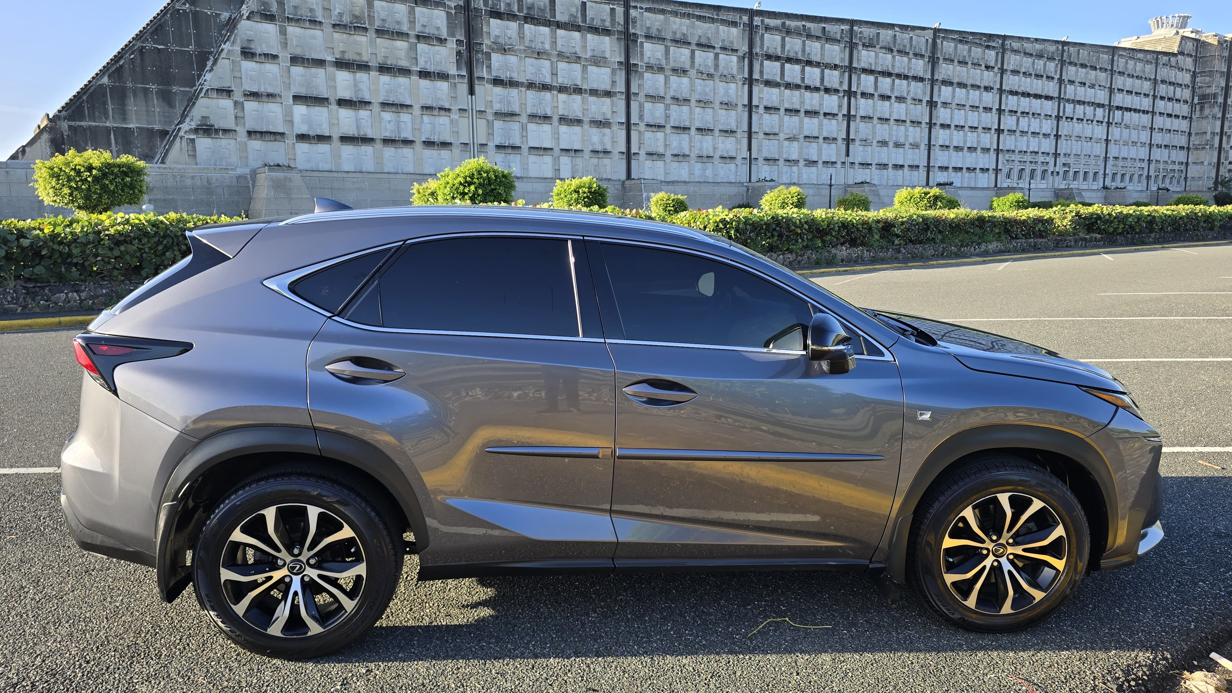 jeepetas y camionetas - Lexus NX200 sport 2017 1