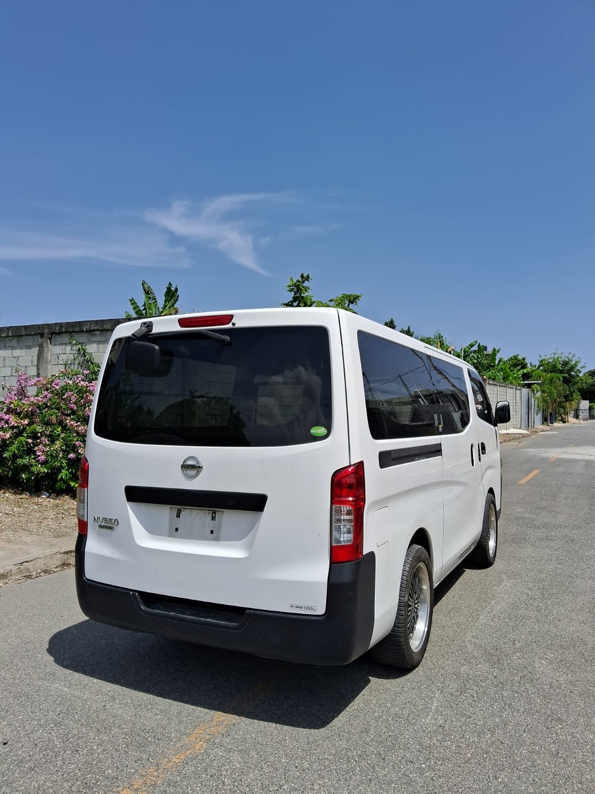 jeepetas y camionetas - Se vende Nissan Caravan recién importada  3