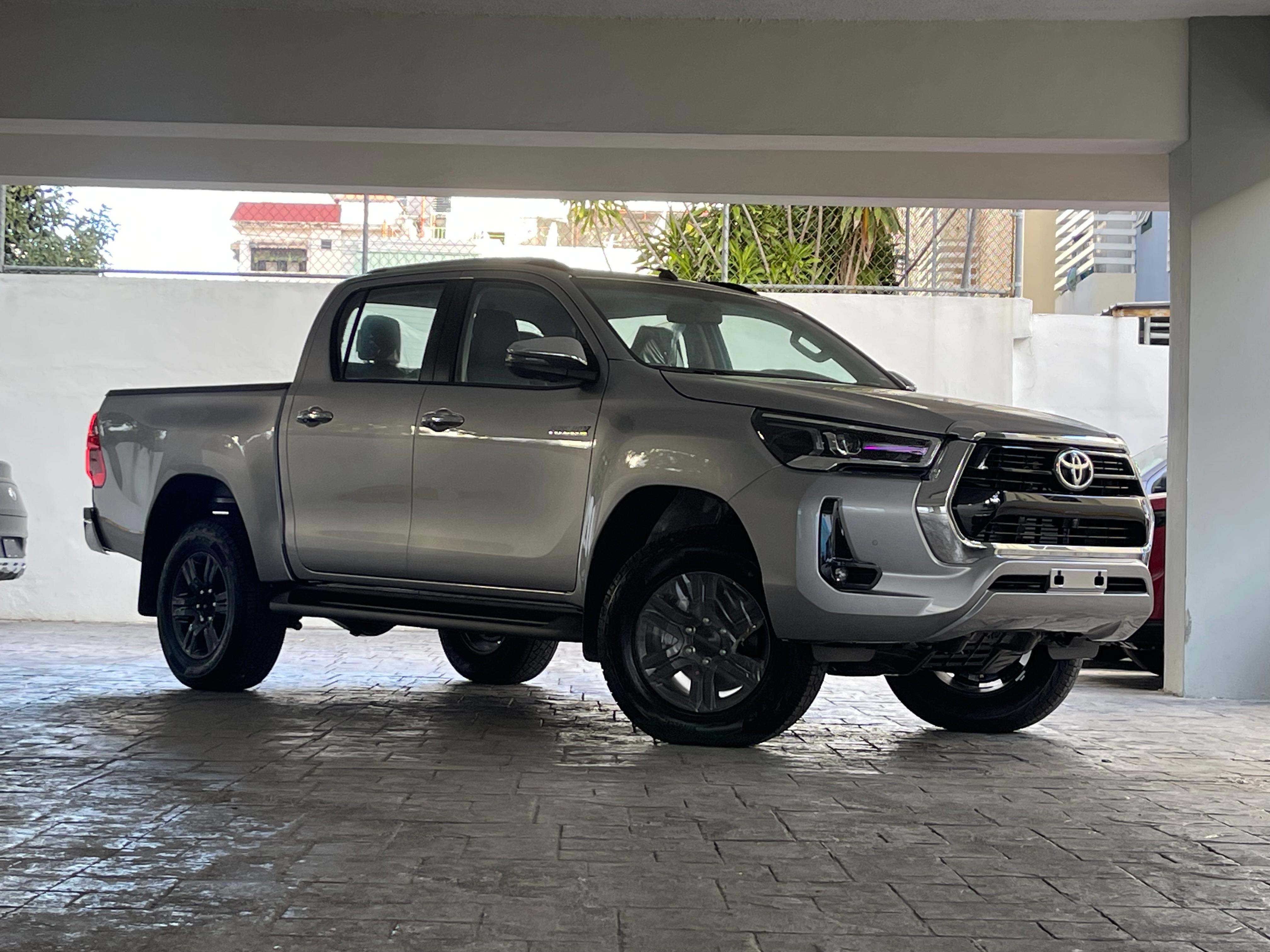 camiones y vehiculos pesados - Toyota Hilux Limited 2025