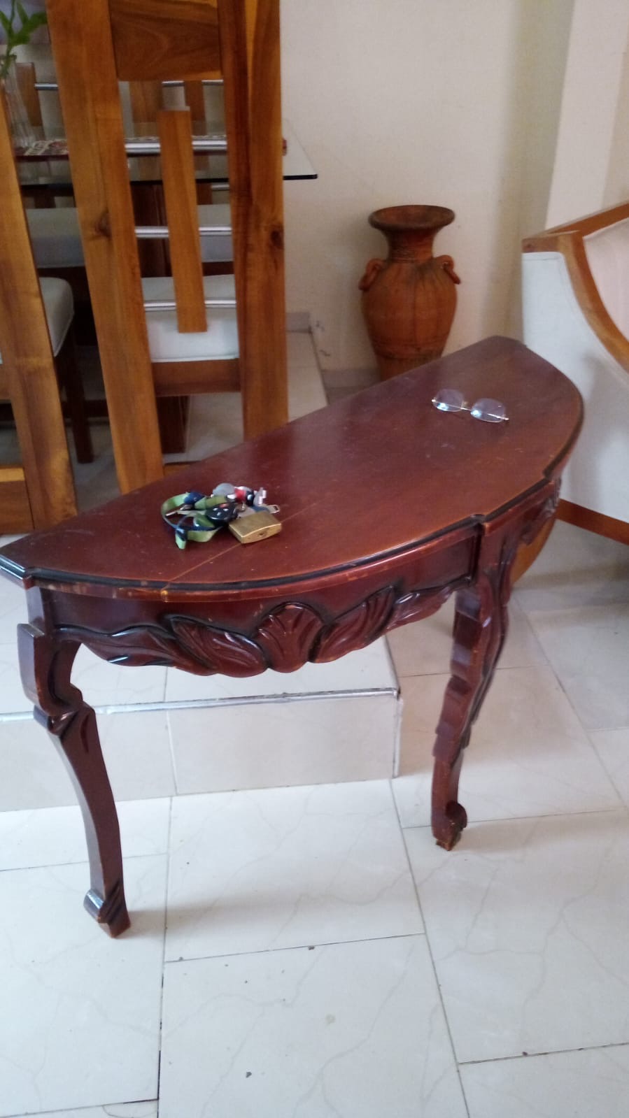 decoración y accesorios - Vendo repisa en Cahoba en 6000 negociable 